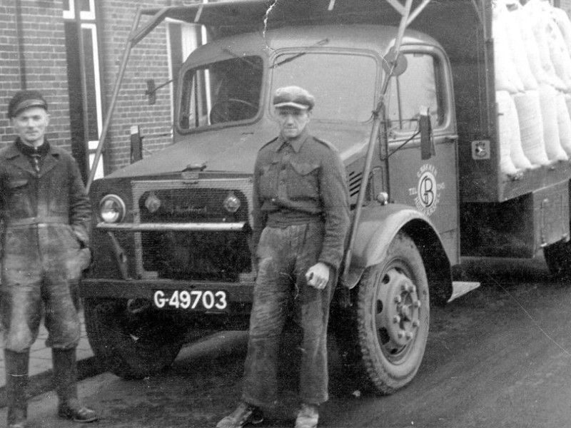 1947 - Gam Bakker en Ome Siemen voor de Bedford